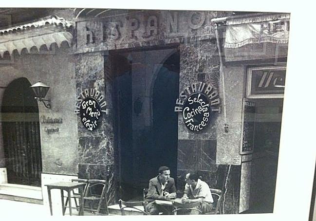 Una de las antiguas fachadas del 'restaurant' Hispano, anunciando «selecta cocina francesa'.