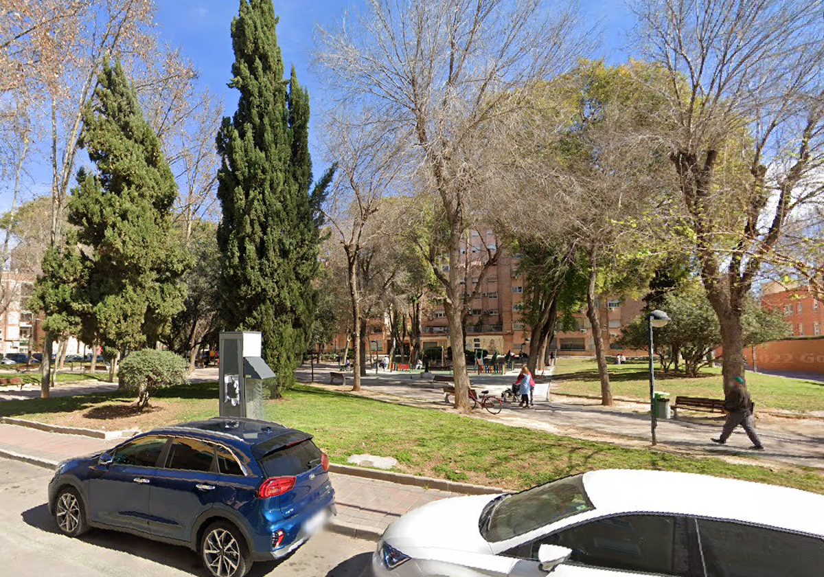 El parque en la Plaza del Cronista Diego Rodríguez Almela, que pasará a llamarse ''Parque en Memoria de D. Ángel García Rabadán'