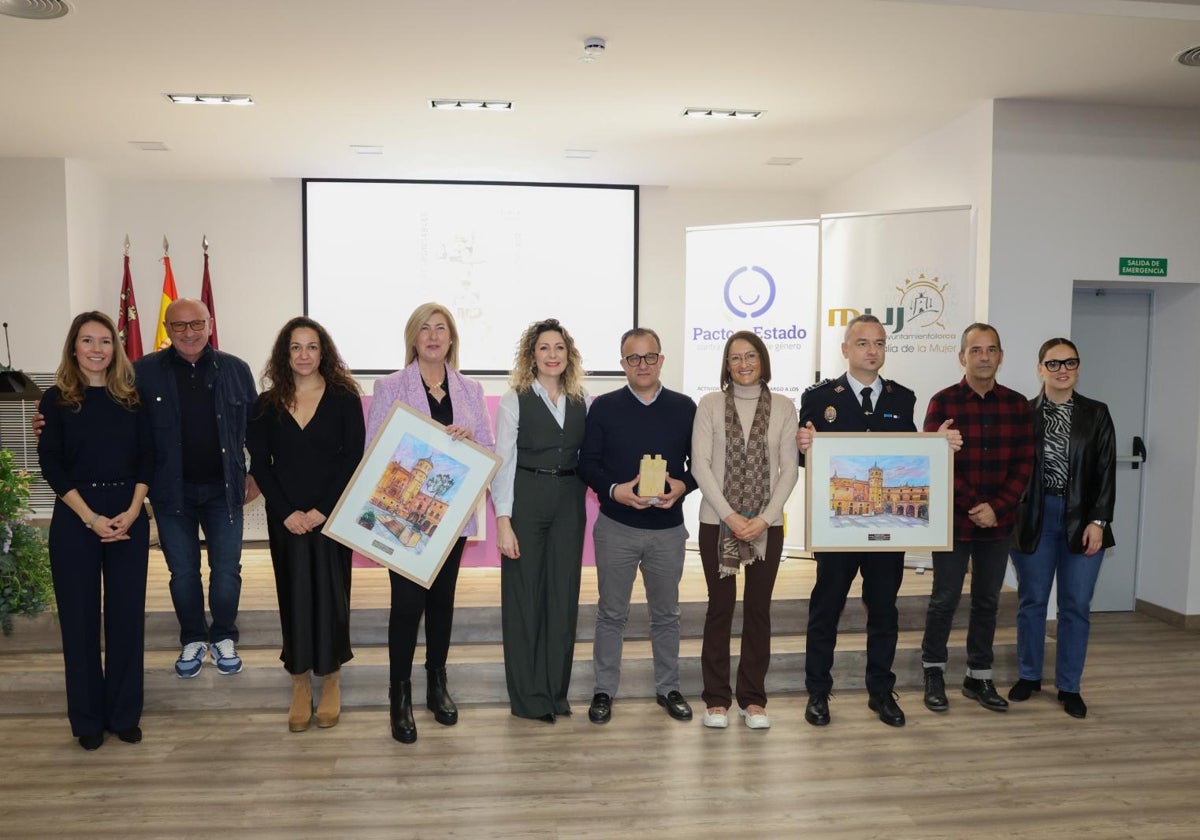 Los premiados en el acto institucional para conmemorar el 8M.