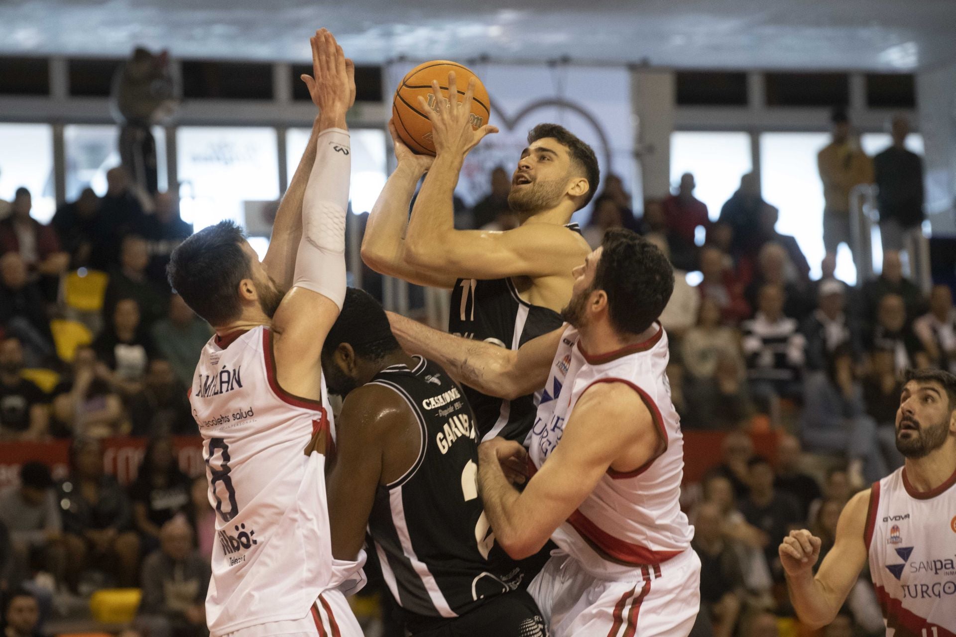 La derrota del Odilo frente al San Pablo Burgos, en imágenes