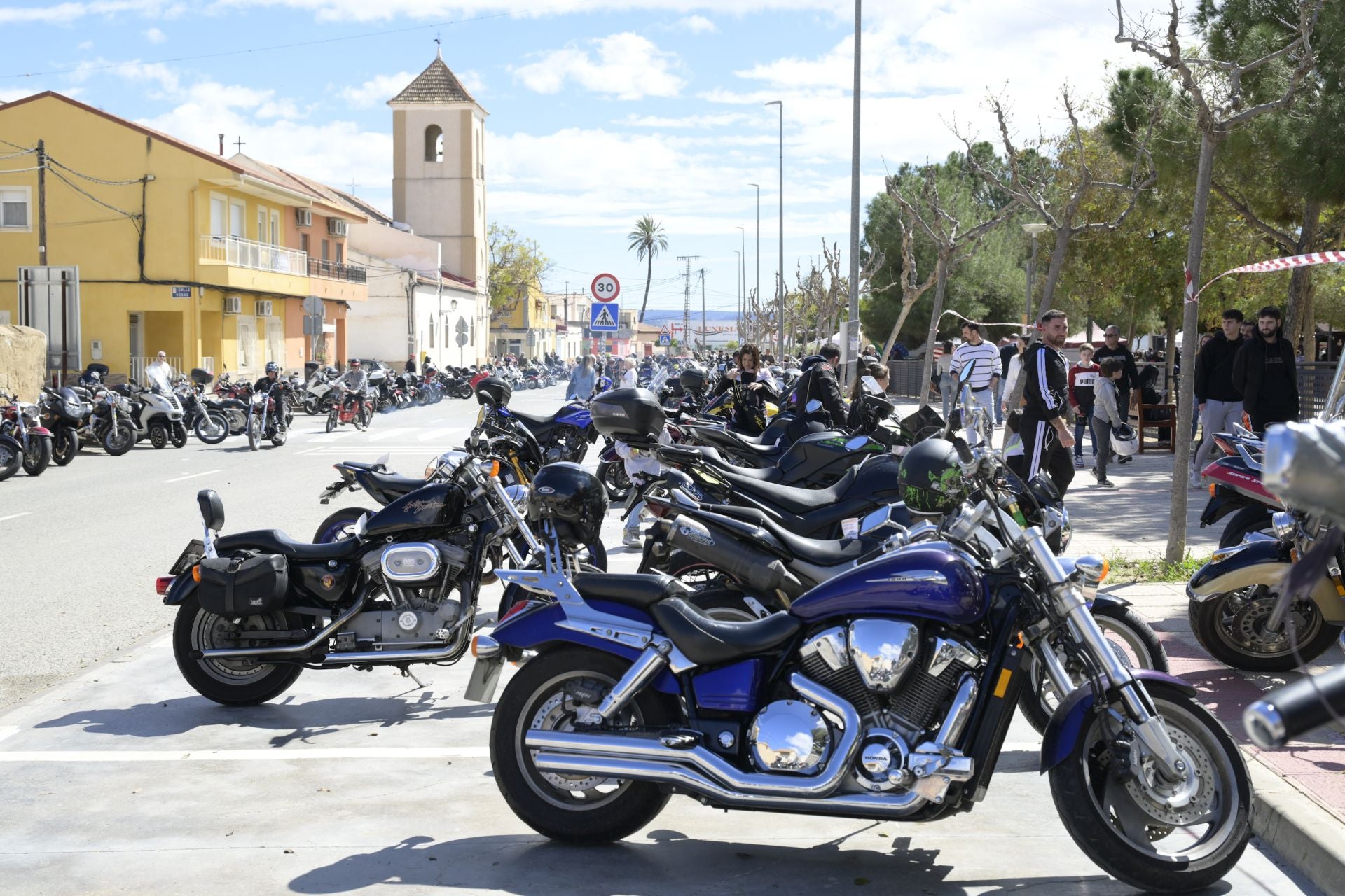Solidaridad motera para Carmen en Cobatillas