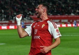 Flakus celebra con el puño en alto su gol contra el Fuenlabrada.