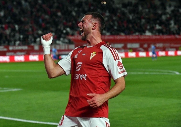 Flakus celebra con el puño en alto su gol contra el Fuenlabrada.