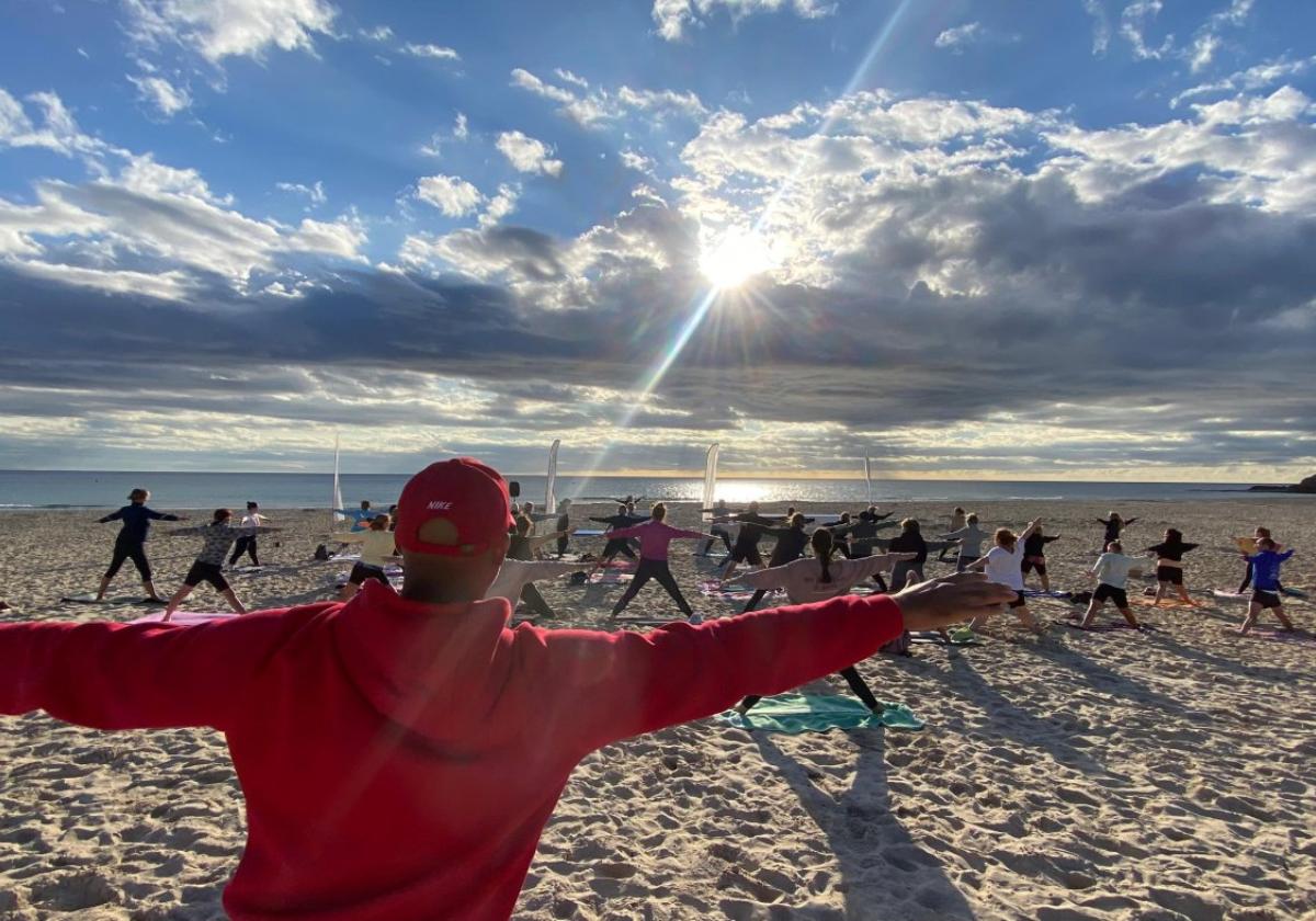 Actividad deportiva en una playa de Pilar de la Horadada.