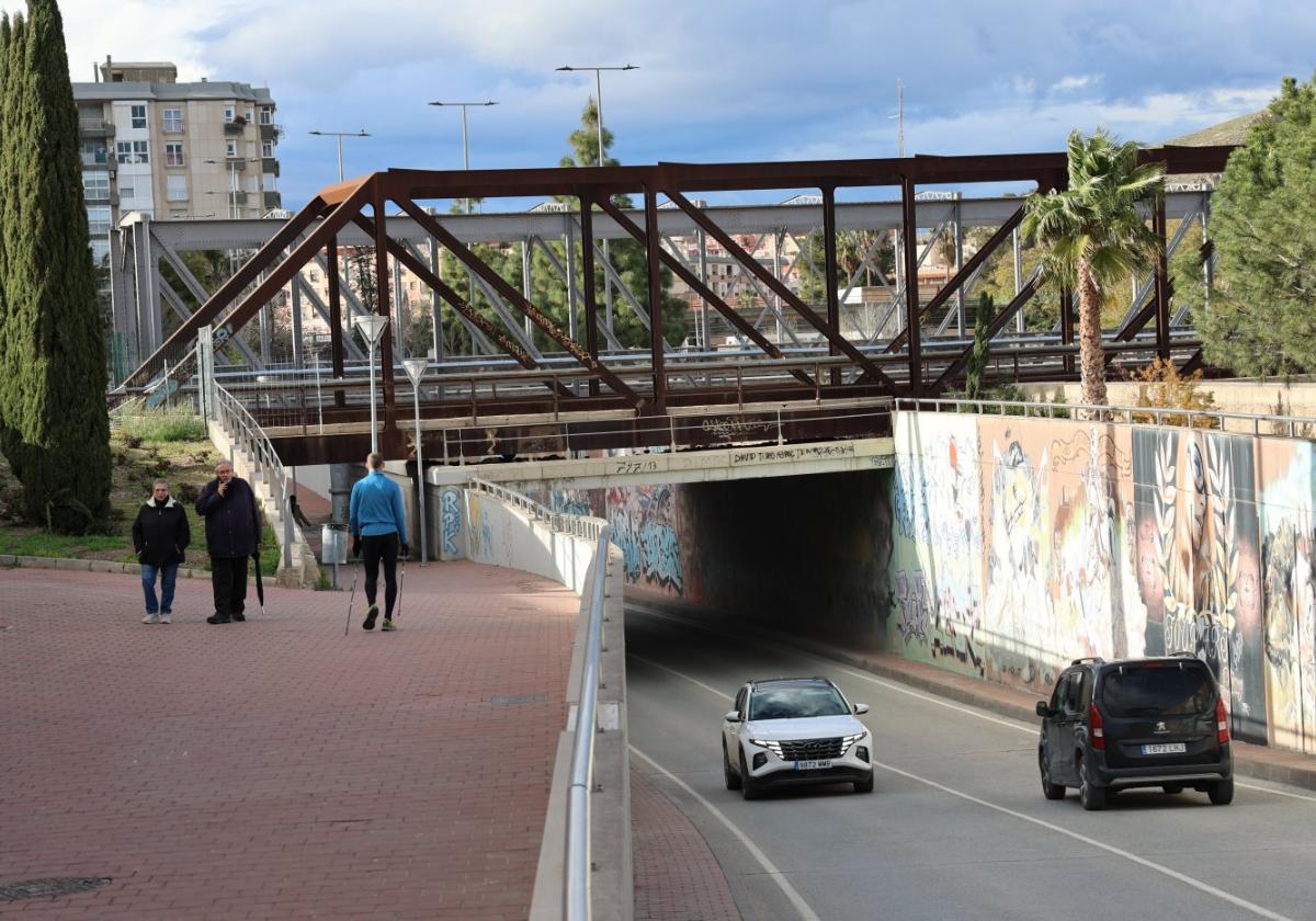 Paso subterráneo de la avenida de Santa Clara, que se mantendrá tras las obras de soterramiento del AVE.