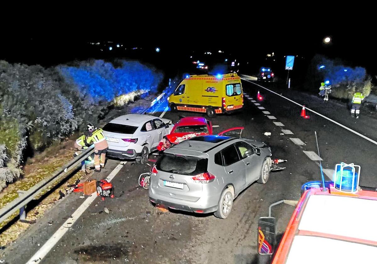 Los tres vehículos implicados en el accidente en la autovía del Noroeste, el sábado por la noche.