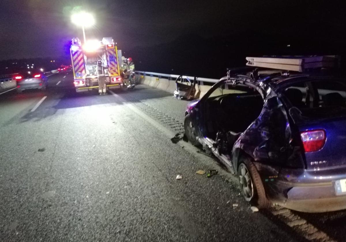 El vehículo del conductor herido, tras el accidente.