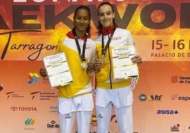 Awa Aw Ortuño y Africa Pereñíguez, con sus medallas de platas y oro logradas en el Nacional.