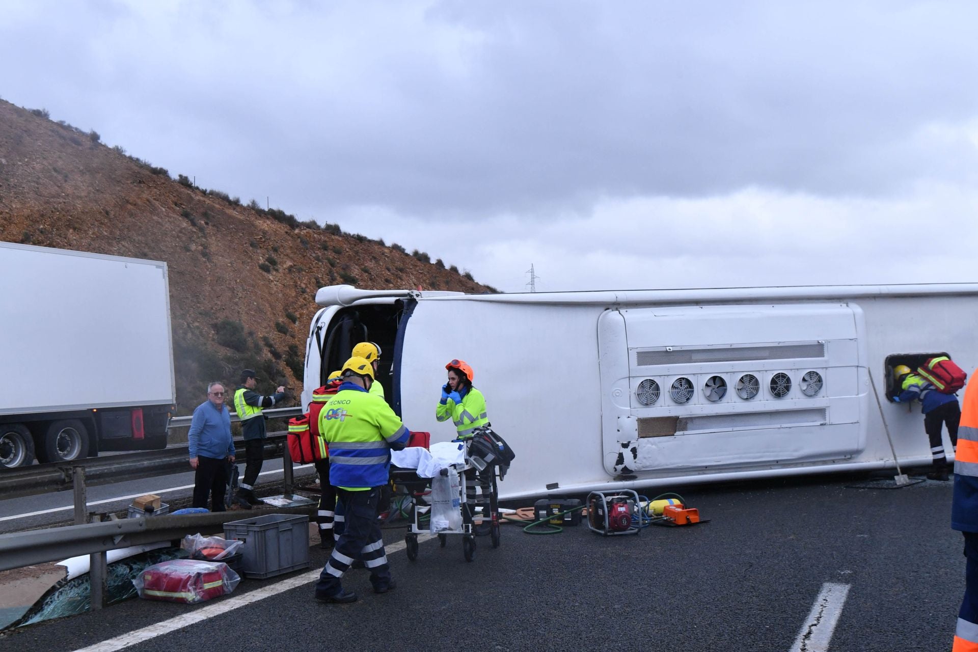 Las imágenes del accidente de autobús en la autovía A-7 en Murcia