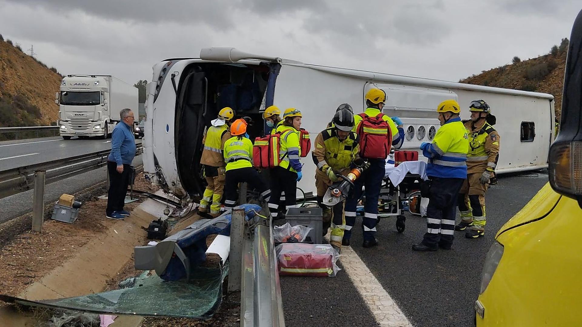 Accidente de autobús en la A-7: 20 heridos y un tráfico colapsado Accidente de autobús en la A-7: 20 heridos y un tráfico colapsado
