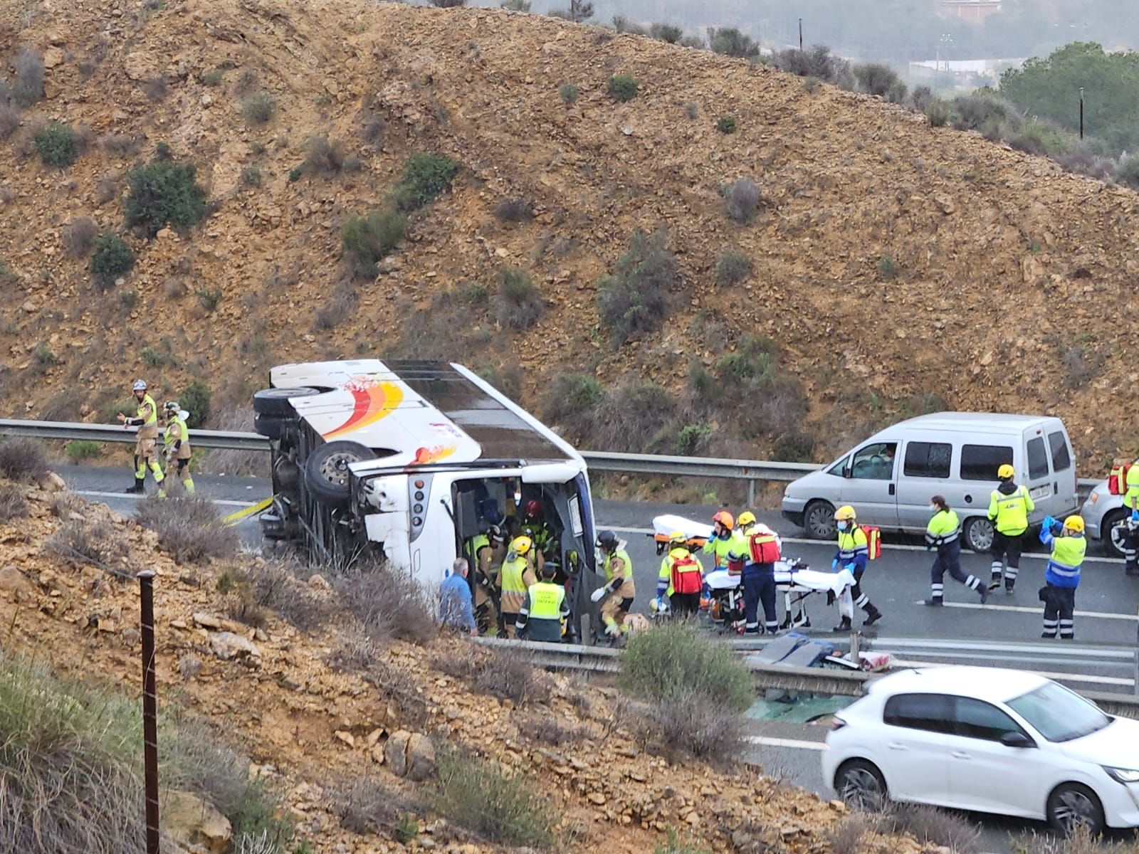 Las imágenes del accidente de autobús en la autovía A-7 en Murcia