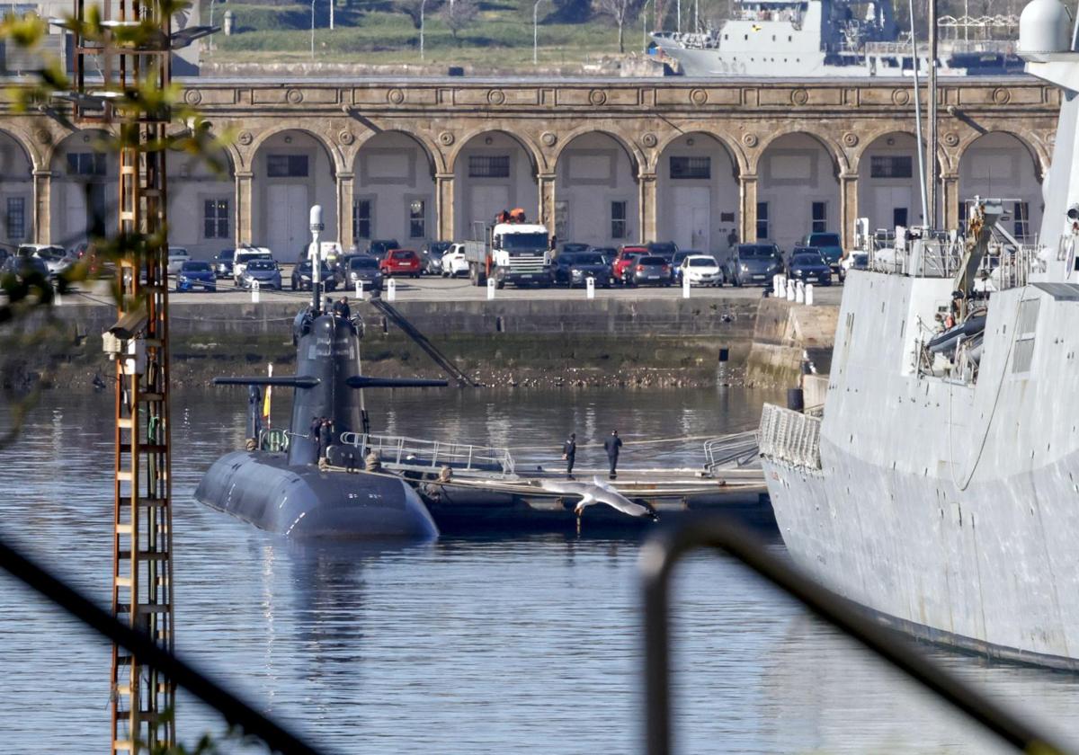 El submarino S-81, atracado este pasado martes en el Arsenal de Ferrol.