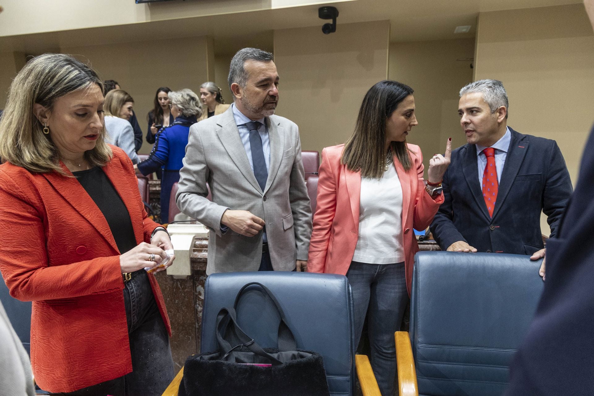 El Pleno de la Asamblea Regional de este viernes, en imágenes