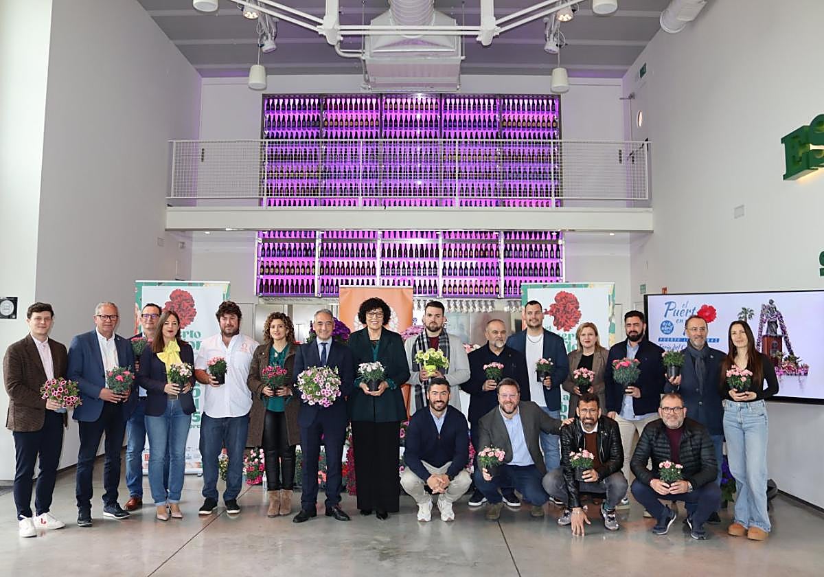 Autoridades y organizadores del certamen, ayer, en Murcia.