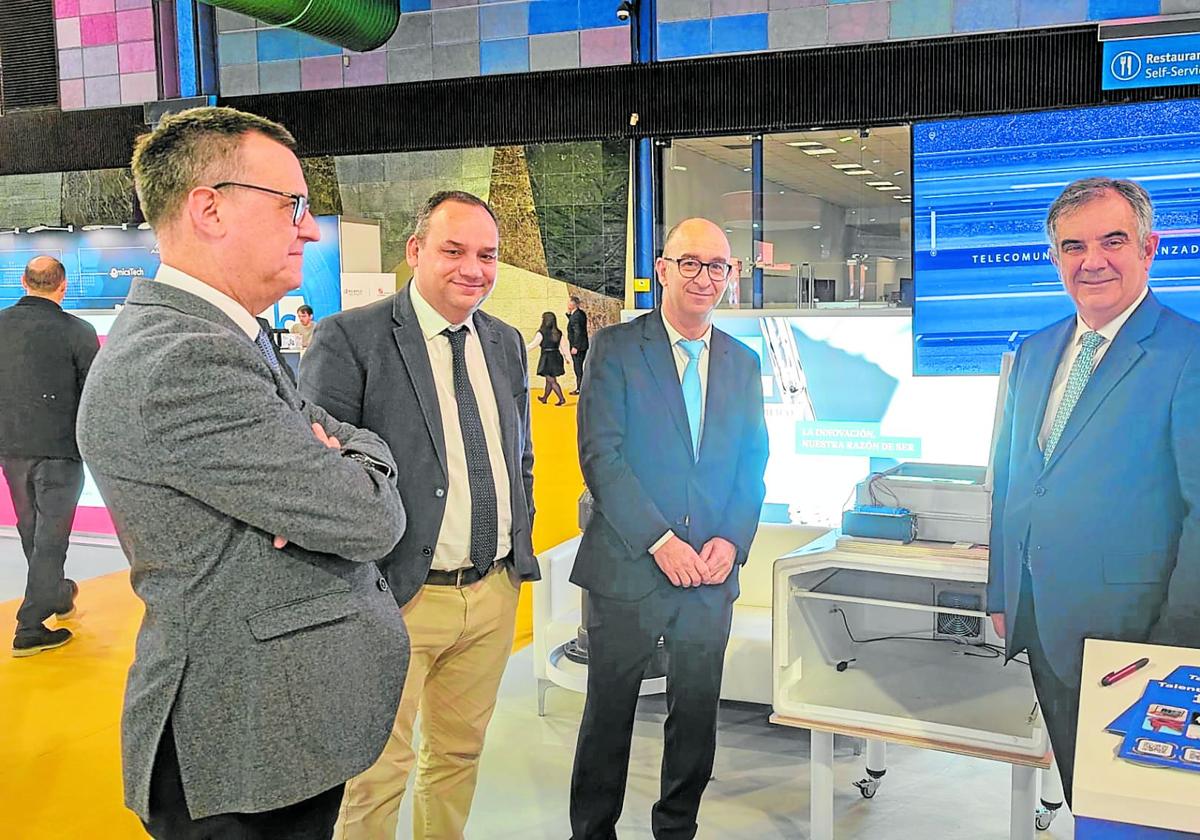 De derecha a izquierda, Juan María Vázquez, consejero de Investigación; Roque Torres, vicerrector de Investigación de la UPCT; Antonio Caballero, director general de Universidades, y Antonio González, director de la Fundación Séneca.