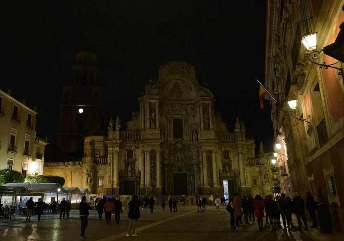 La Catedral de Murcia apaga sus luces por 'La hora del planeta', en una imagen de archivo.