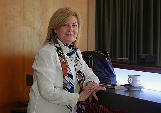 Ana Cárceles, ayer, en el Café Moderno de Murcia.