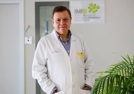 Pablo Ramírez, jefe de Cirugía General de La Arrixaca y director científico del IMIB, en el hospital.