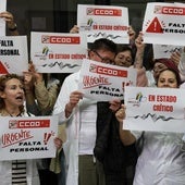 Sanitarios protestan en el hospital Rafel Méndez, en una imagen de archivo.