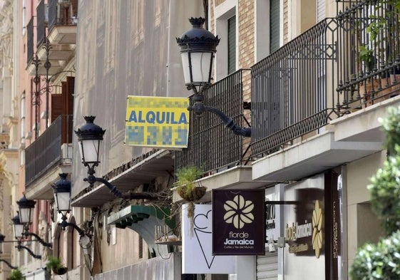 Una vivienda en alquiler en el centro de Murcia, en una imagen de archivo.