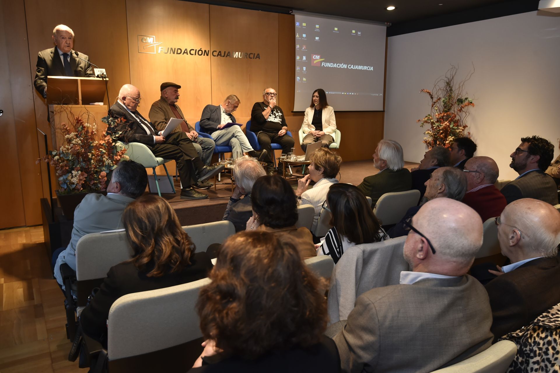 En imágenes, la mesa redonda &#039;¿Hubo movida cultural en Murcia?&#039; de José Manuel Garrido
