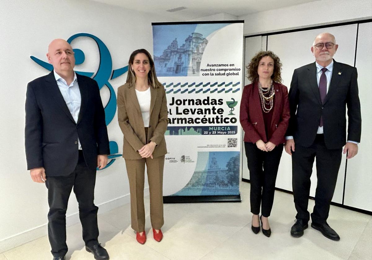 Andrés García, Paula Payá, Rosa Arnau y Jaime Giner, en el Colegio de Farmacéuticos de la Región de Murcia.