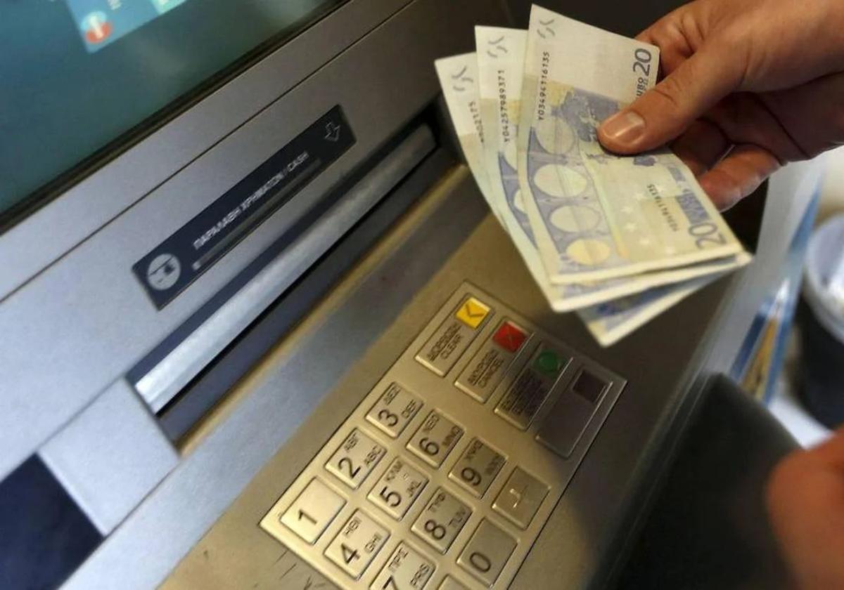 Esto es lo que debes hacer si el cajero automático se ha quedado con tu billete