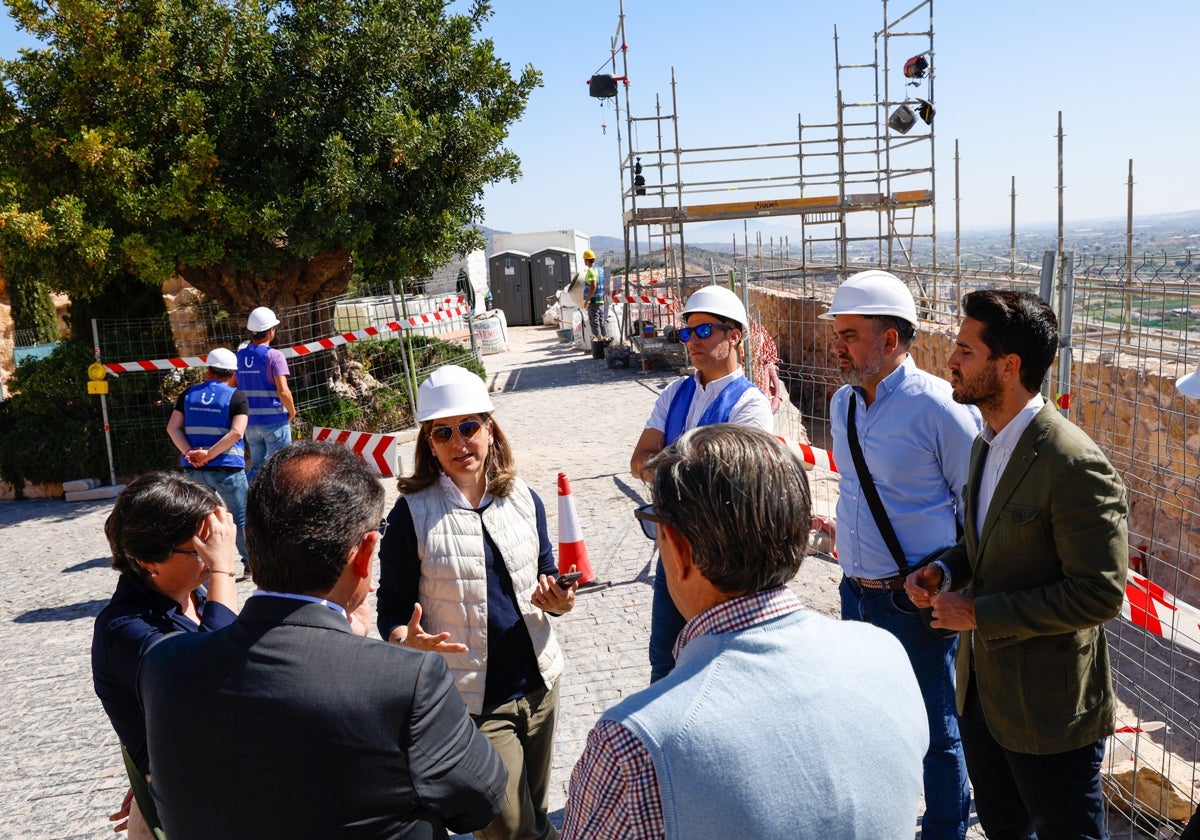 Visita técnica a las obras que se ejecutan en la sinagoga, el entorno del Parador y la muralla del castillo.