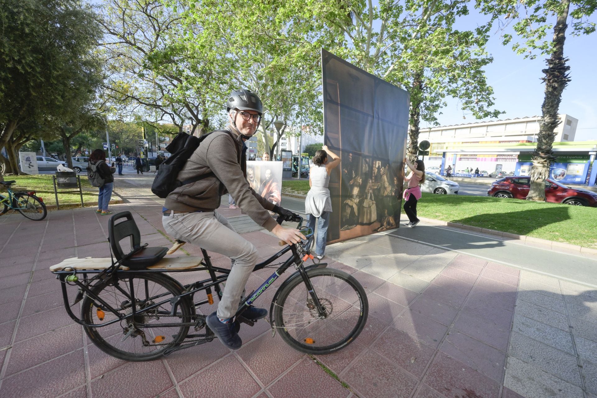 Los alumnos del IES La Flota pasean el arte por las calles de Murcia