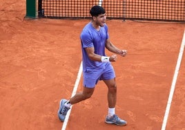 Carlos Alcaraz celebra su victoria ante Fran Cerúndolo, este miércoles en Montecarlo.