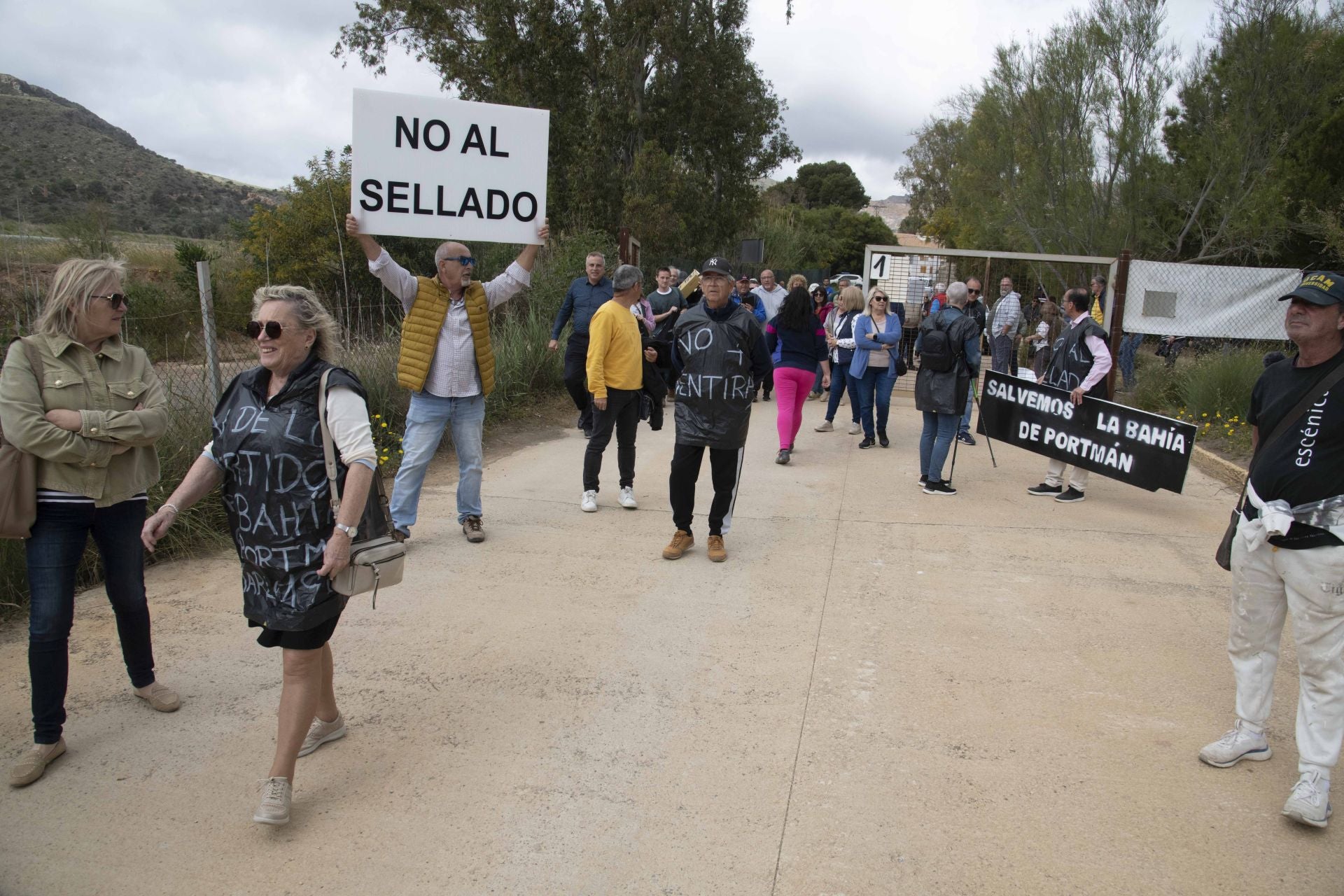 La manifestación con motivo de la reunión para la regeneración de la bahía de Portmán, en imágenes