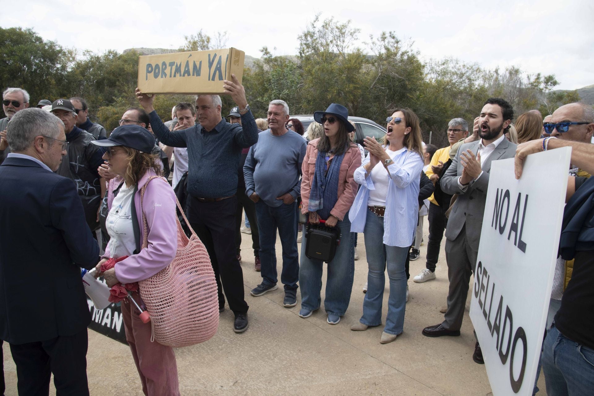 La manifestación con motivo de la reunión para la regeneración de la bahía de Portmán, en imágenes