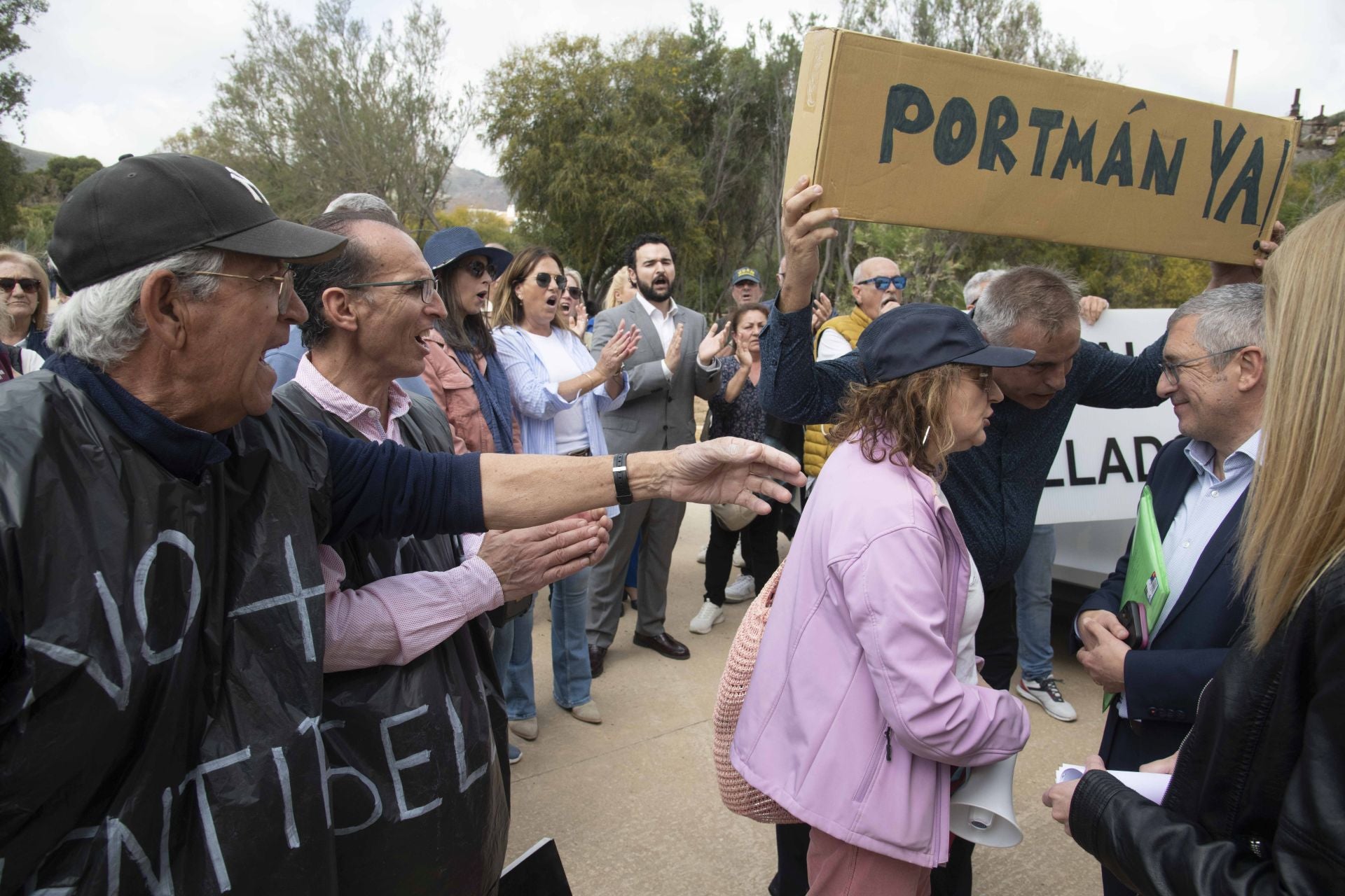 La manifestación con motivo de la reunión para la regeneración de la bahía de Portmán, en imágenes