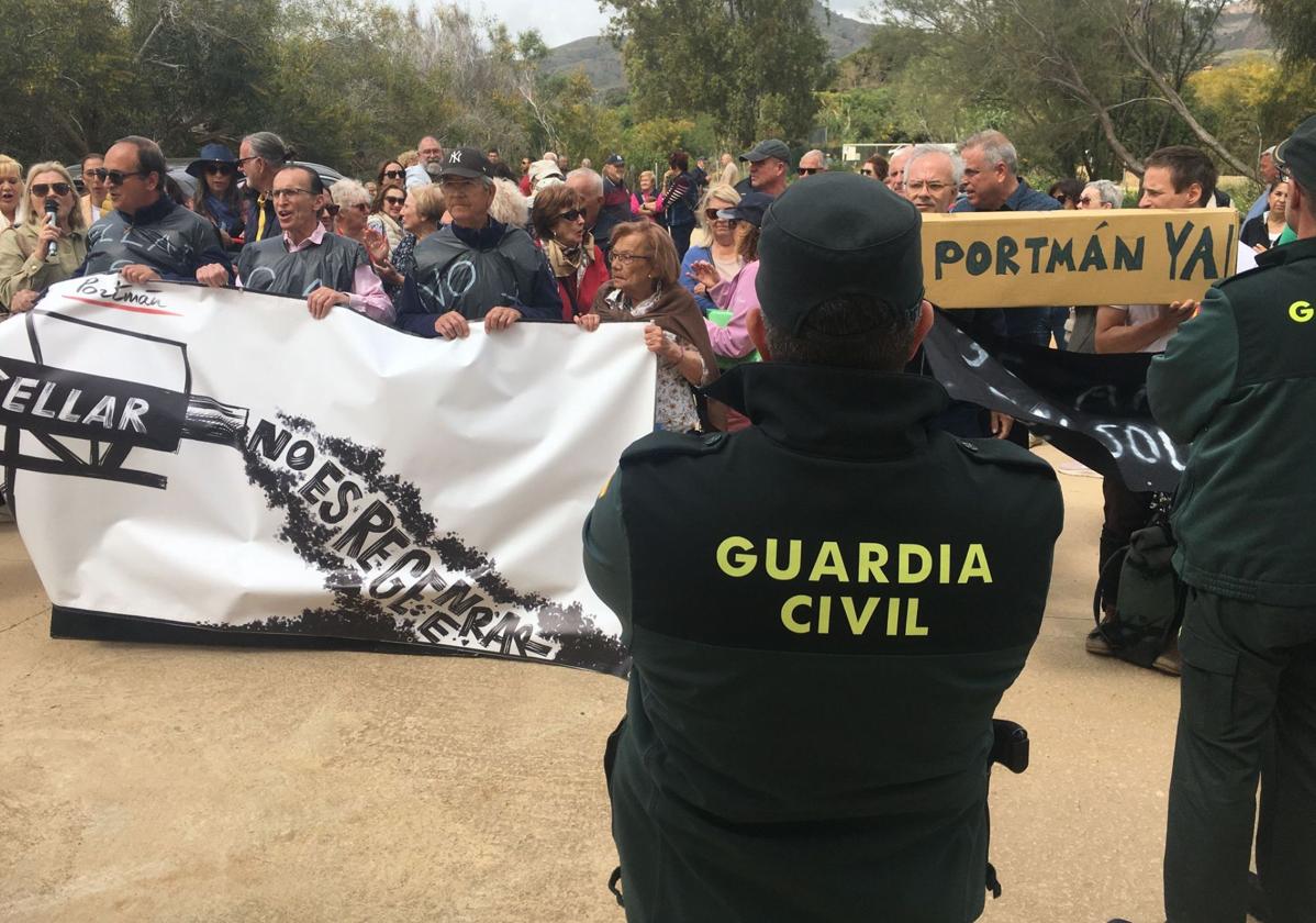 La concentración, este jueves, de los vecinos de Portmán y La Unión