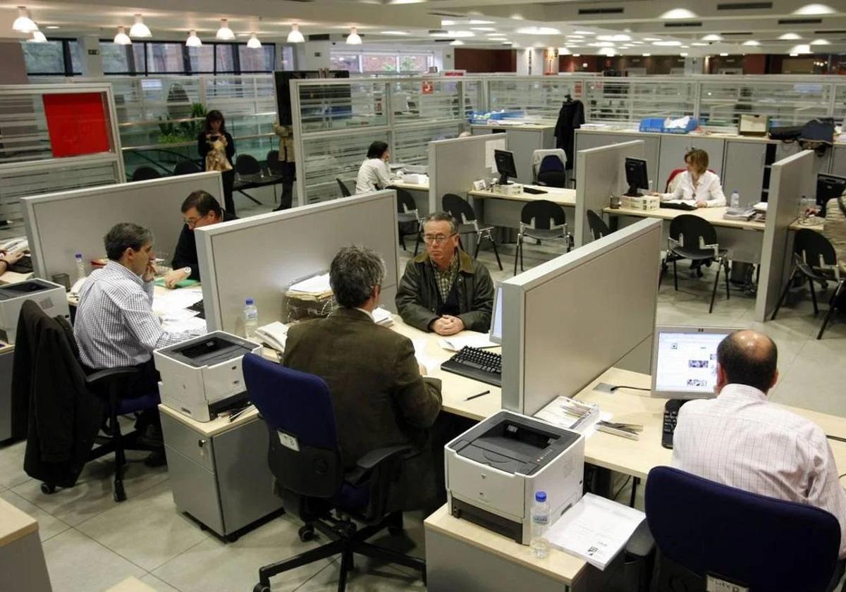 La Airef prevé un ligero ajuste del déficit regional al 1,6% del PIB en 2025, aunque aprecia riesgo de incumplir la regla de gasto