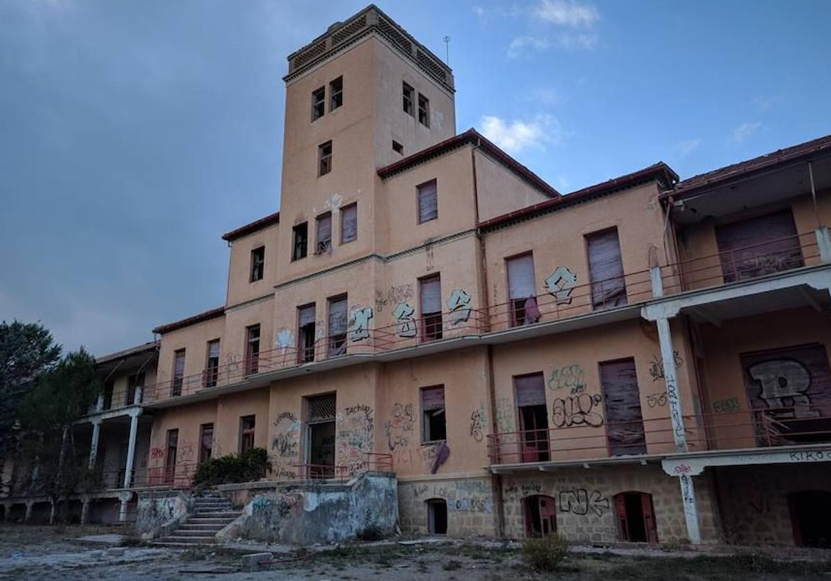 Las ruinas del Sanatorio de Sierra Espuña, en una imagen de archivo.