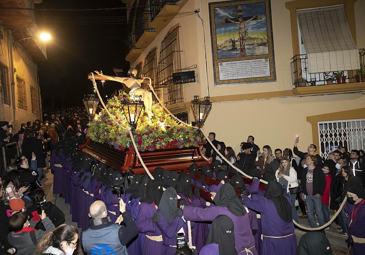 El Cristo del Socorro bajando la empinada calle Concepción en la salida del Via Crucis.