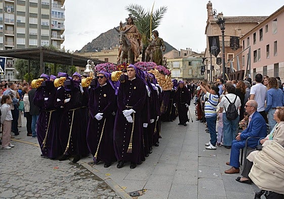 El paso de la Burrica, durante la procesión ciezana por la mañana.