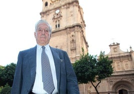 En imágenes, Vargas Llosa en sus diferentes visitas a Murcia
