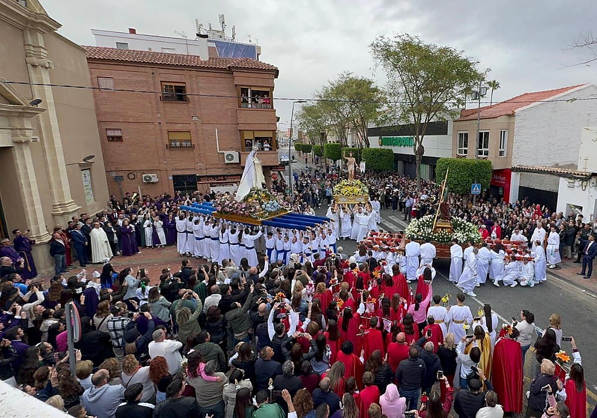 Tradicional encuentro entre el Cristo Resucitado, San Juan y la Virgen de la Victoria, el Domingo de Resurrección.