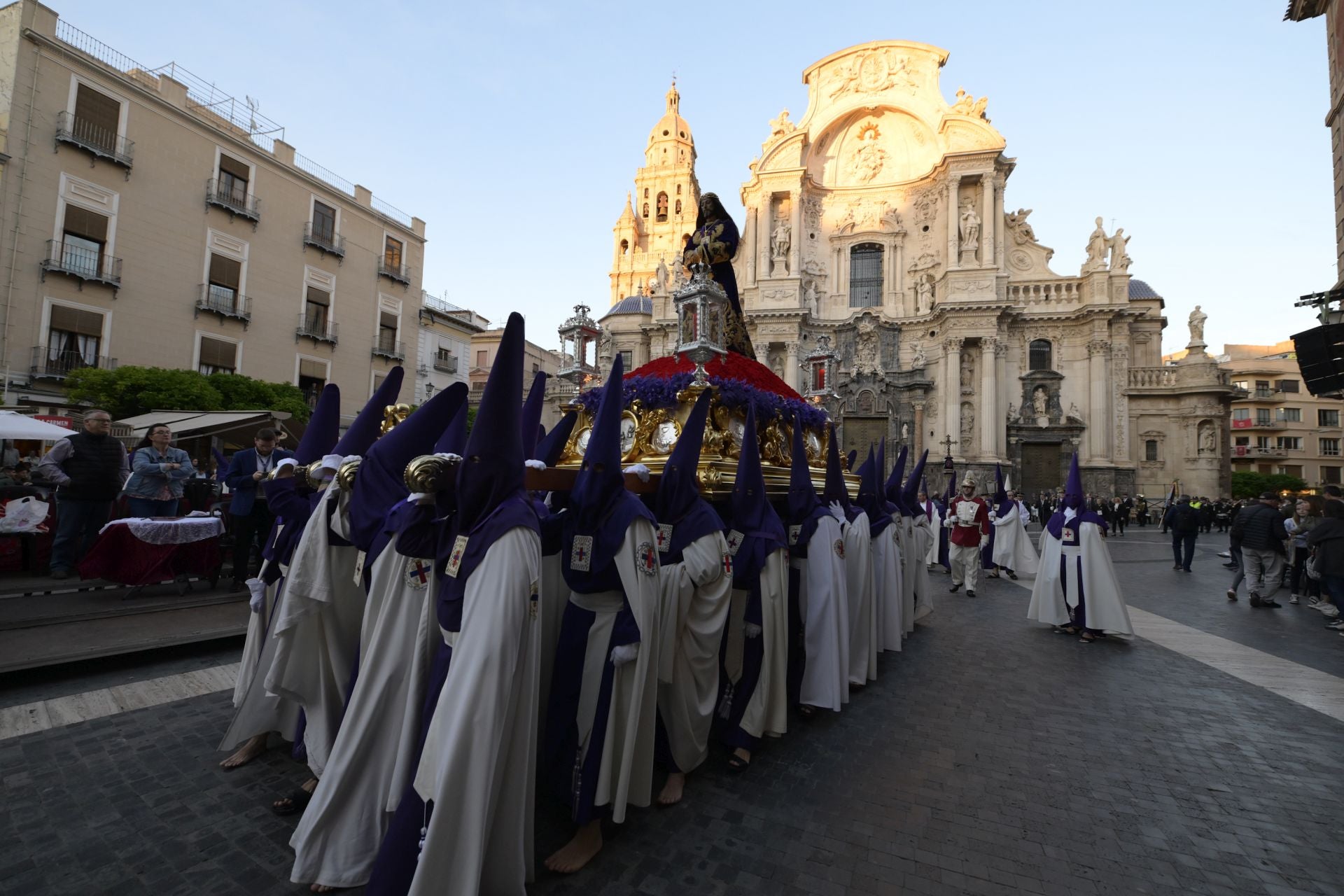 La procesión del Rescate y la Esperanza del Martes Santo en Murcia, en imágenes