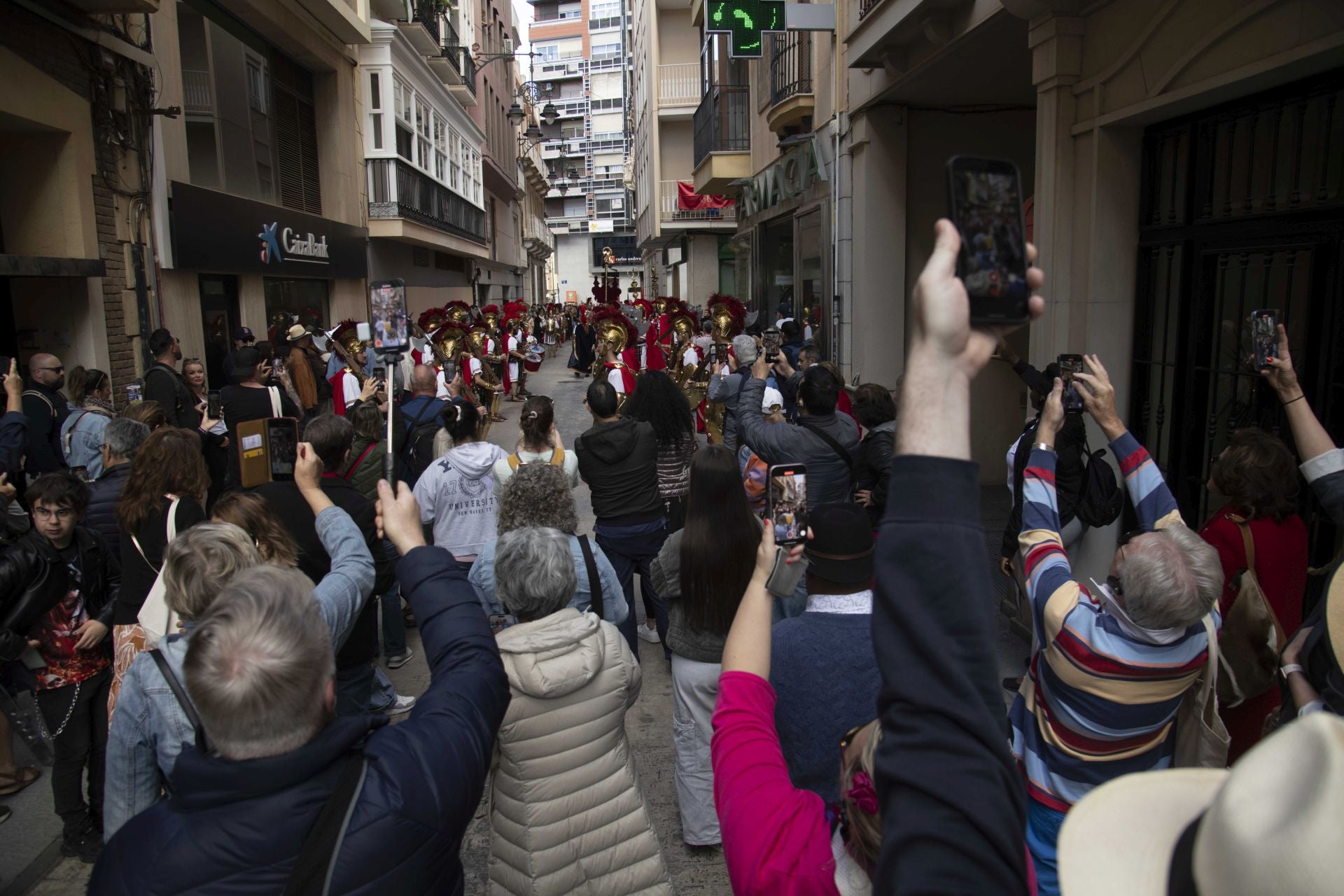 A por la cena con las manos lavadas