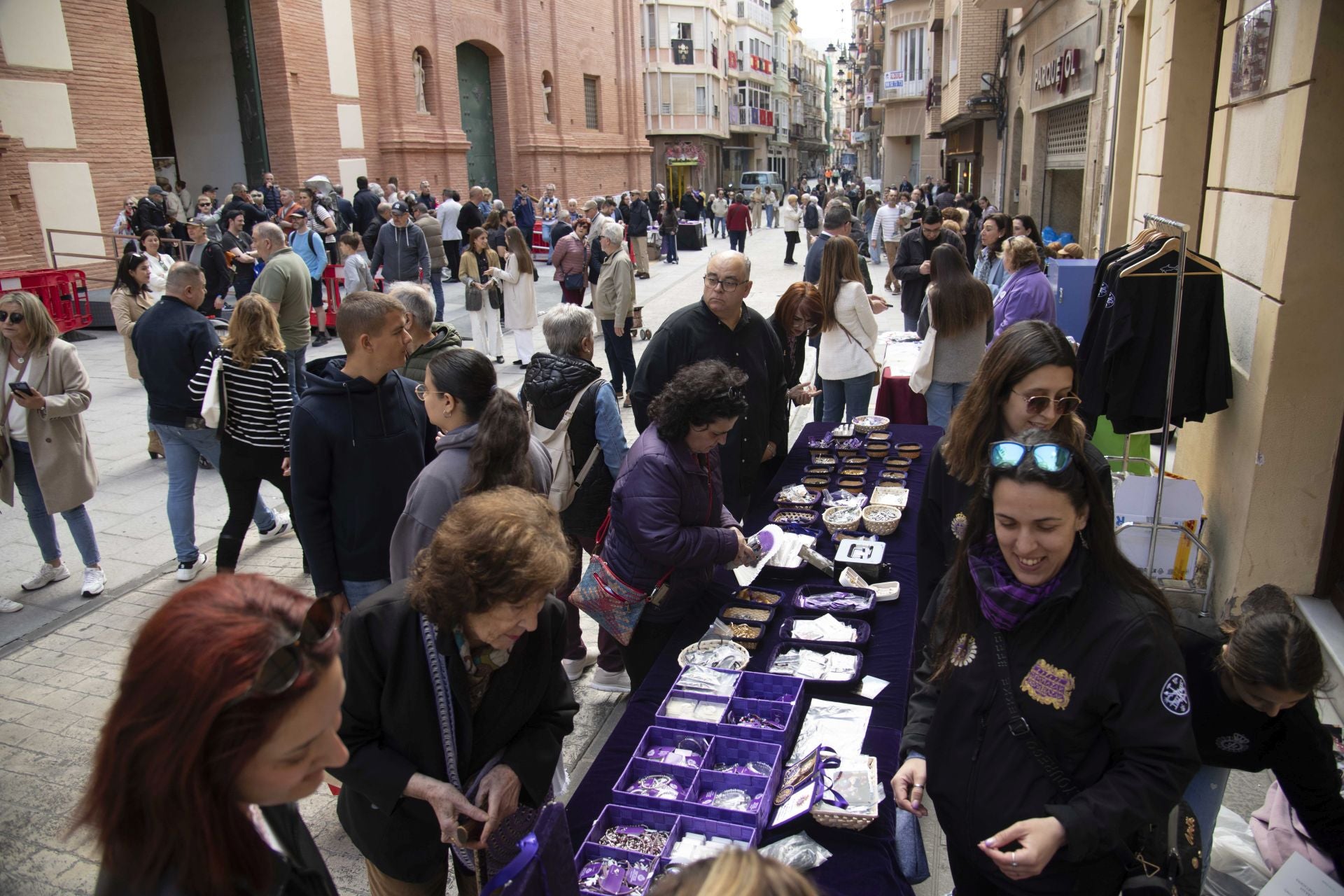A por la cena con las manos lavadas