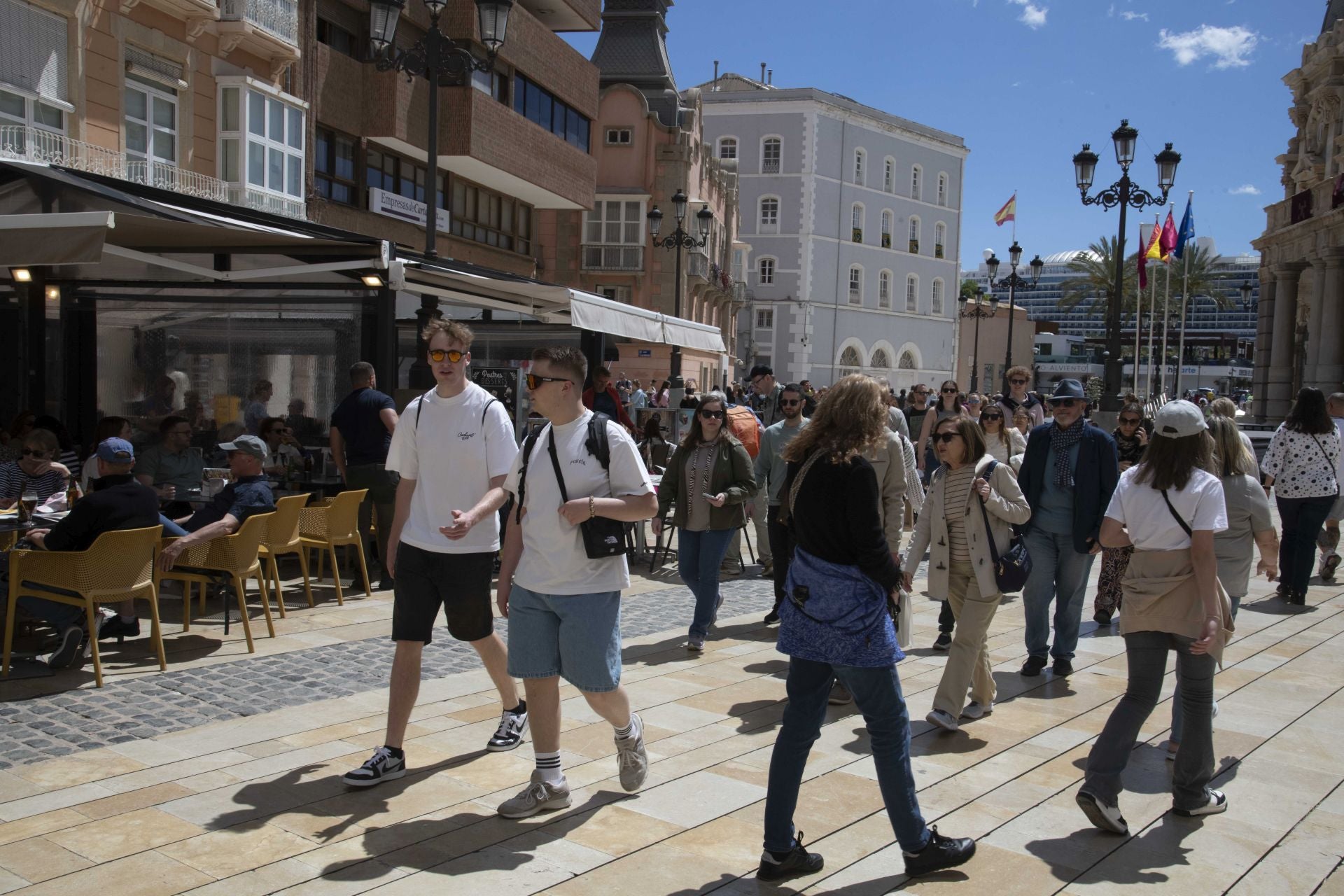 A por la cena con las manos lavadas