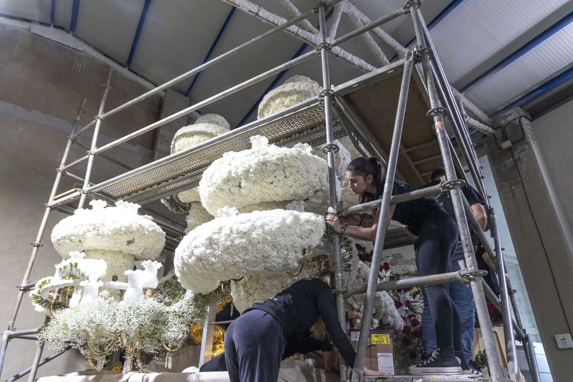 Las imágenes del Martes Santo de logística cofrade en Cartagena