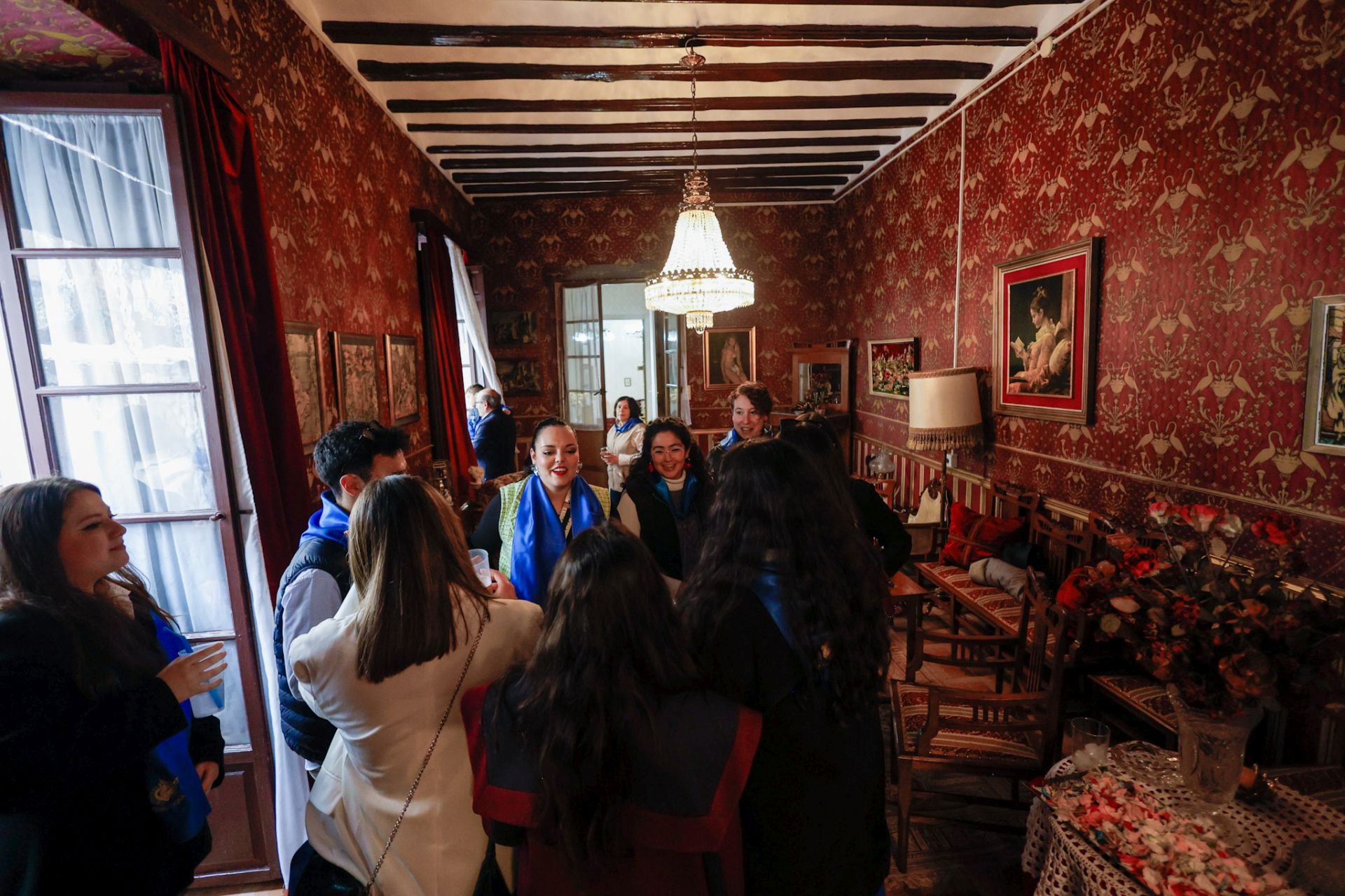 Casas con balcones de bandera en Lorca, en imágenes