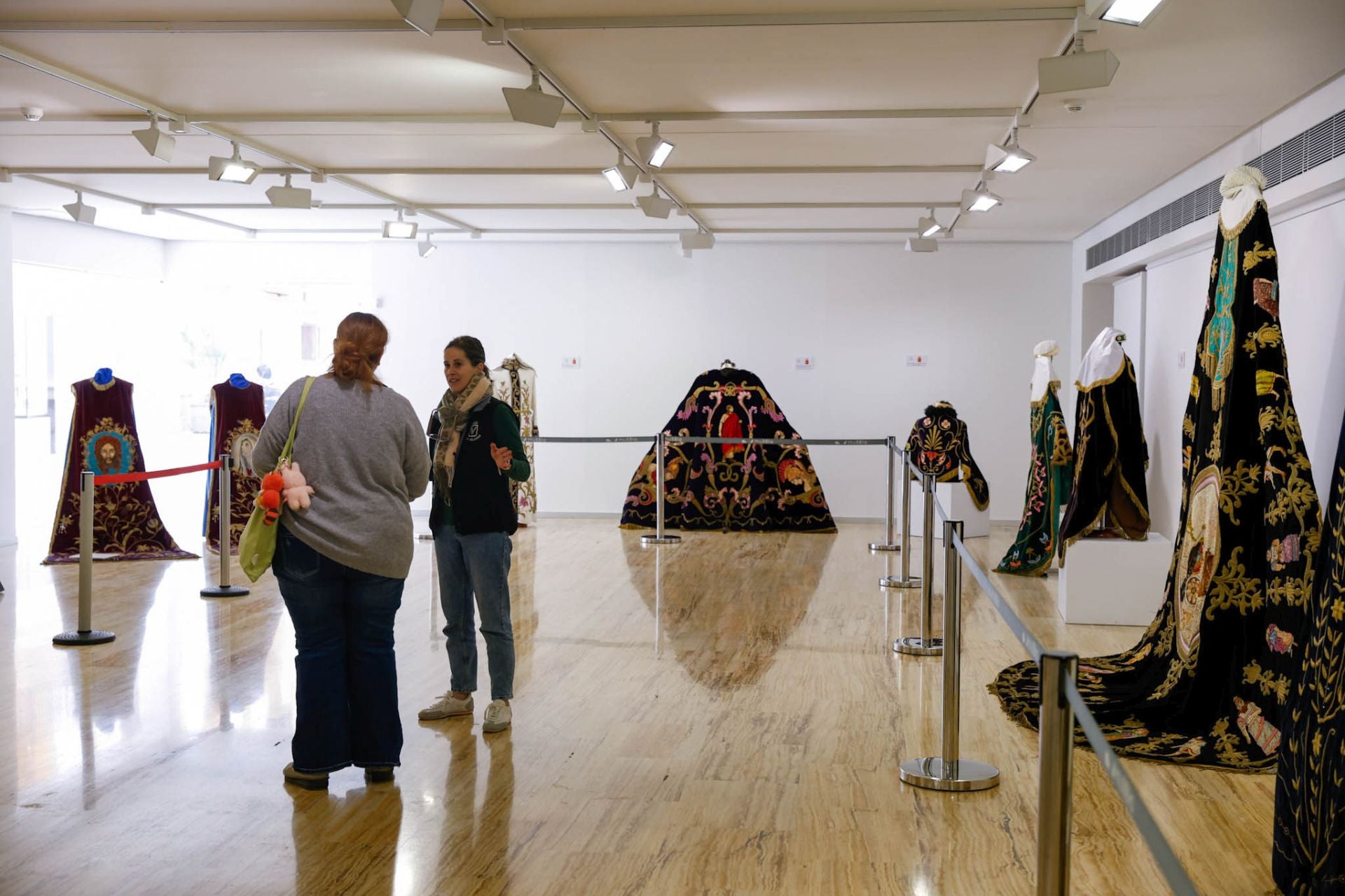 Las imágenes de la exposición &#039;Bordados del siglo XX&#039; en Lorca