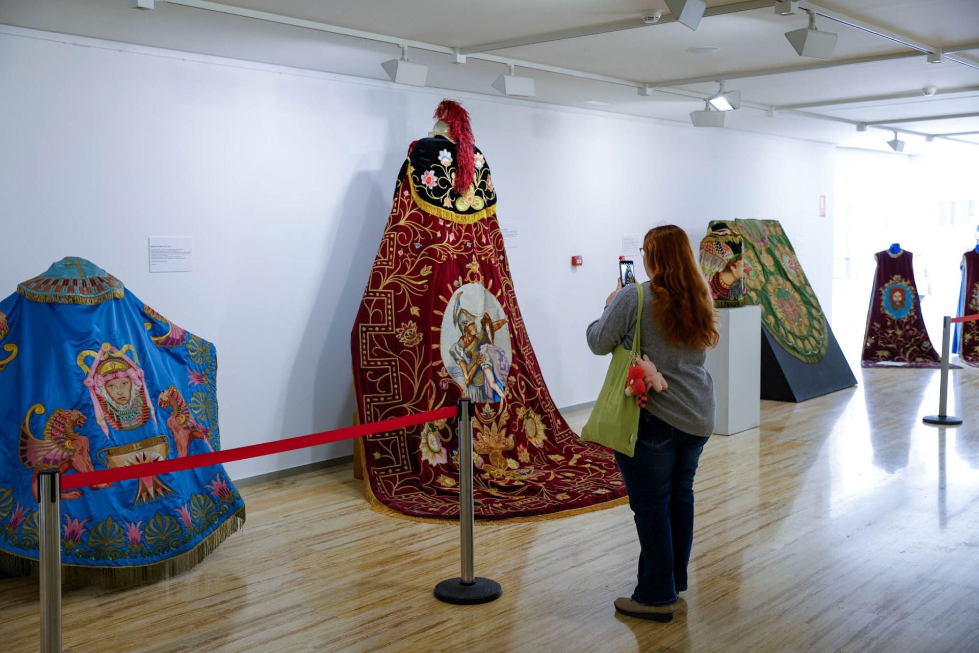 Las imágenes de la exposición &#039;Bordados del siglo XX&#039; en Lorca