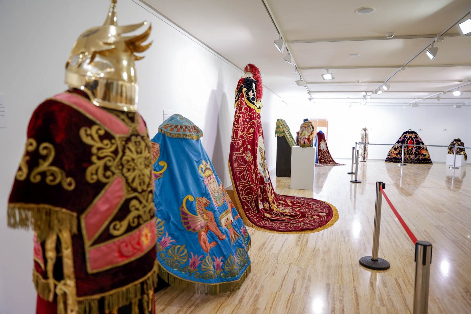 Las imágenes de la exposición &#039;Bordados del siglo XX&#039; en Lorca
