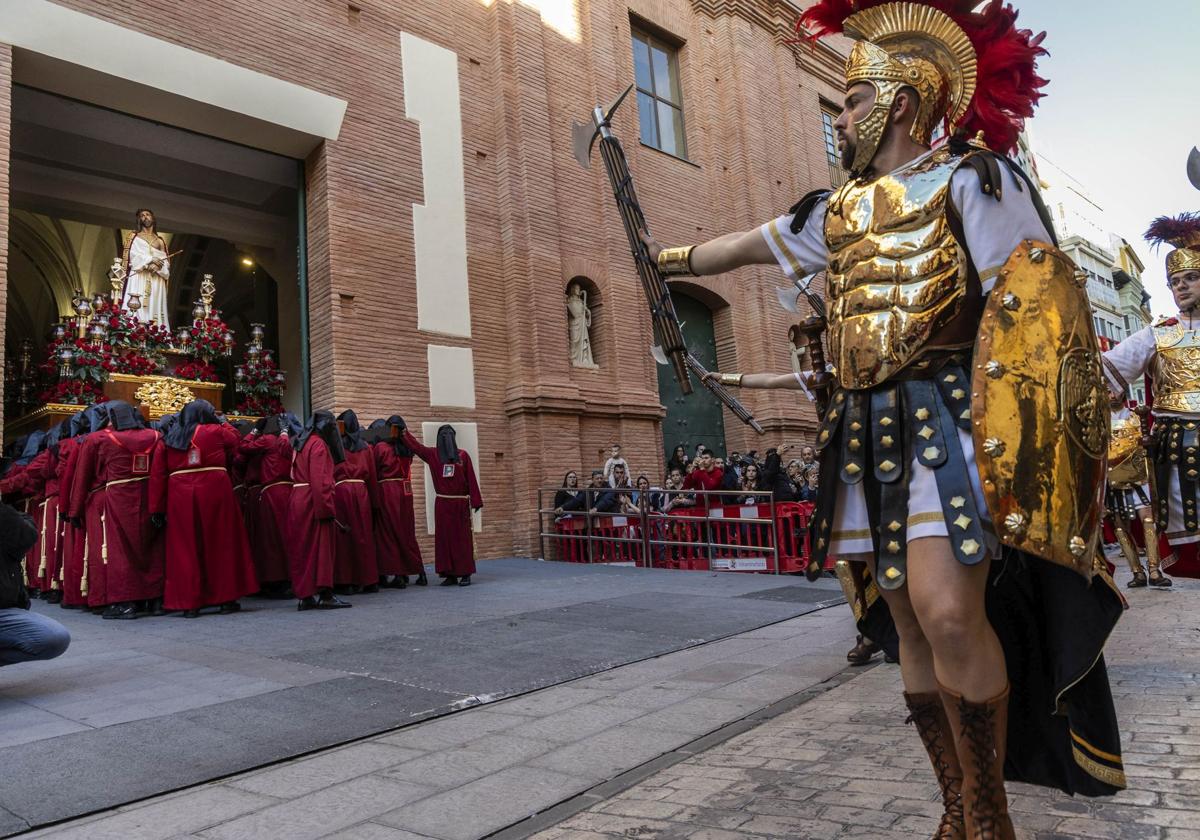 La agrupación de Soldados Romanos de Cartagena honra al Ecce Homo